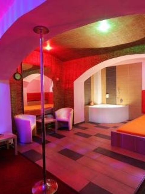 Neon Club — Praha