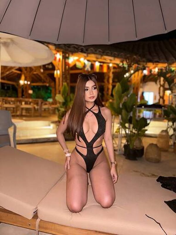 Khloe — Martin, foto 1