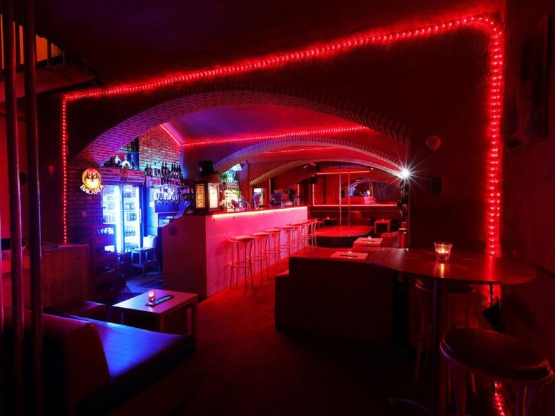 Neon Club