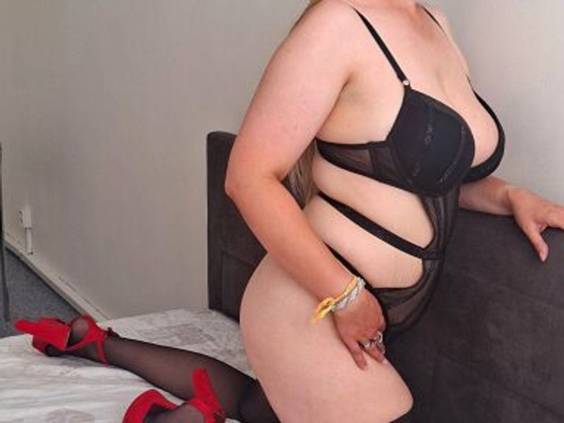 Erika Anál Nuru