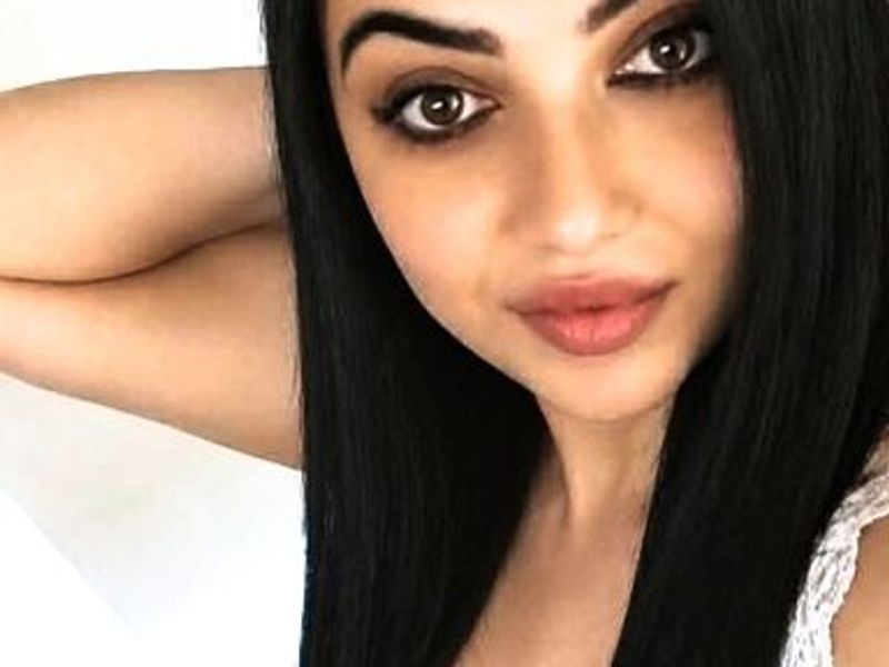 Lucia aj Escort
