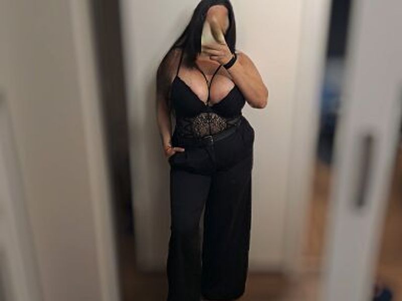 Ria Escort